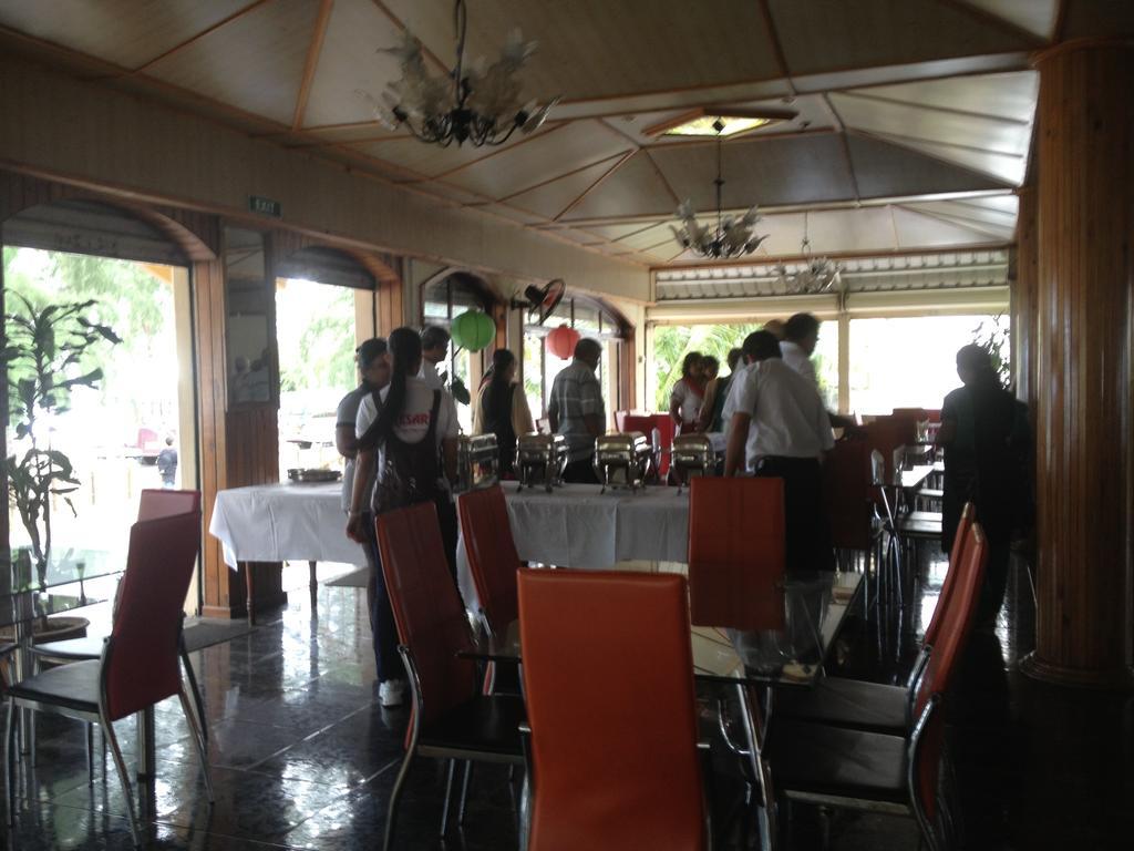 ホテル White Shell Lounge And Restaurant Flic-en-Flacq エクステリア 写真